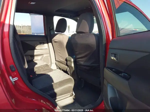 JA4AD3A3XJZ030522 2018 MITSUBISHI OUTLANDER - Image 8
