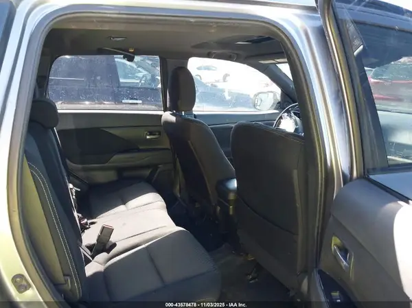 JA4AD3A3XJZ031539 2018 MITSUBISHI OUTLANDER - Image 8