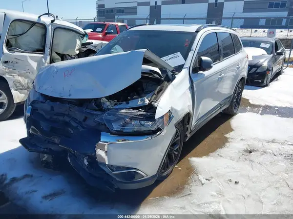 JA4AD3A3XJZ060586 2018 MITSUBISHI OUTLANDER - Image 2