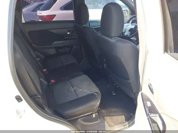 JA4AD3A3XJZ060586 2018 MITSUBISHI OUTLANDER - Image 8