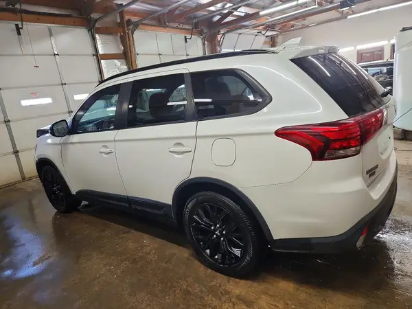 JA4AD3A3XJZ060605 2018 MITSUBISHI OUTLANDER - Image 2