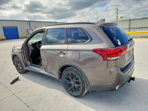 JA4AD3A3XJZ064153 2018 MITSUBISHI OUTLANDER - Image 2