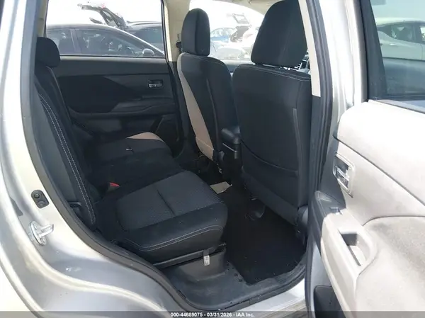 JA4AD3A3XJZ071524 2018 MITSUBISHI OUTLANDER - Image 8