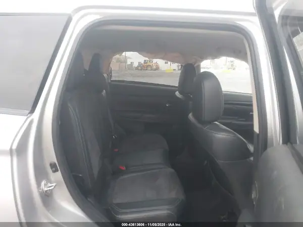 JA4AD3A3XKZ006853 2019 MITSUBISHI OUTLANDER - Image 8