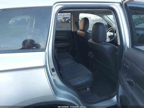 JA4AD3A3XKZ043126 2019 MITSUBISHI OUTLANDER - Image 8
