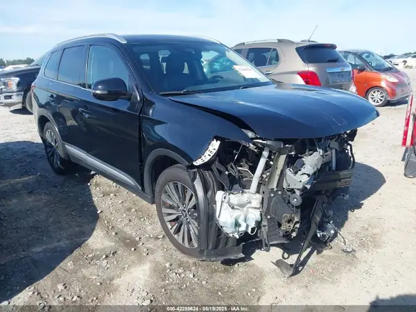 JA4AD3A3XLJ000812 2020 MITSUBISHI OUTLANDER - Image 1