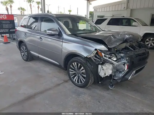 JA4AD3A3XLZ004568 2020 MITSUBISHI OUTLANDER - Image 1