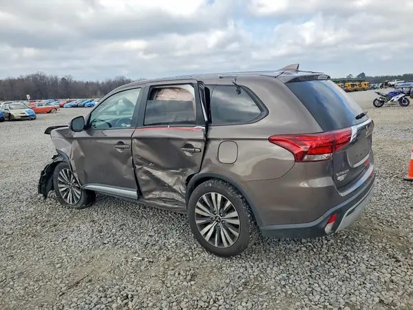 JA4AD3A3XLZ015800 2020 MITSUBISHI OUTLANDER - Image 2