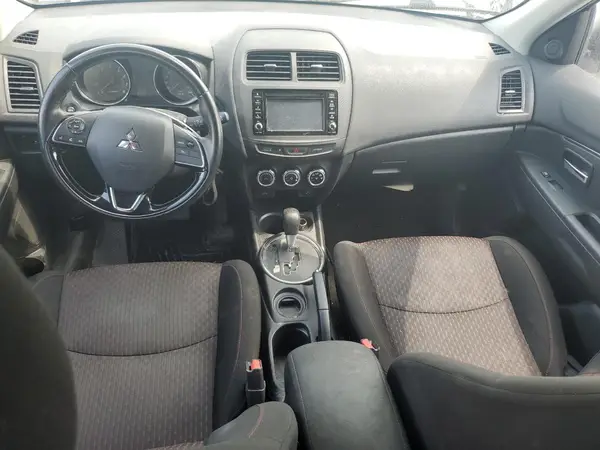JA4AH3AU1HZ609390 2017 MITSUBISHI OUTLANDER - Image 8