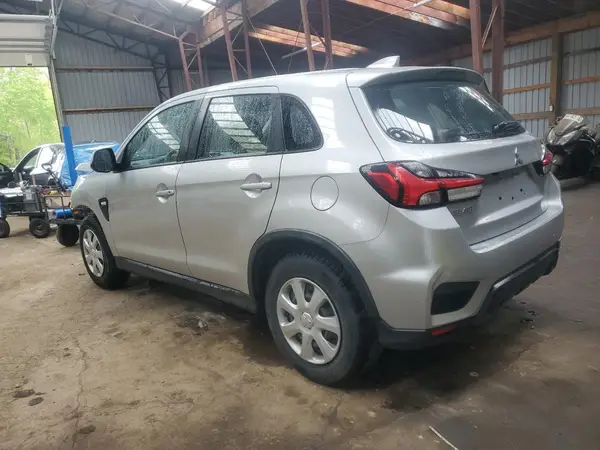 JA4AH3AU7LU604085 2020 MITSUBISHI OUTLANDER - Image 2