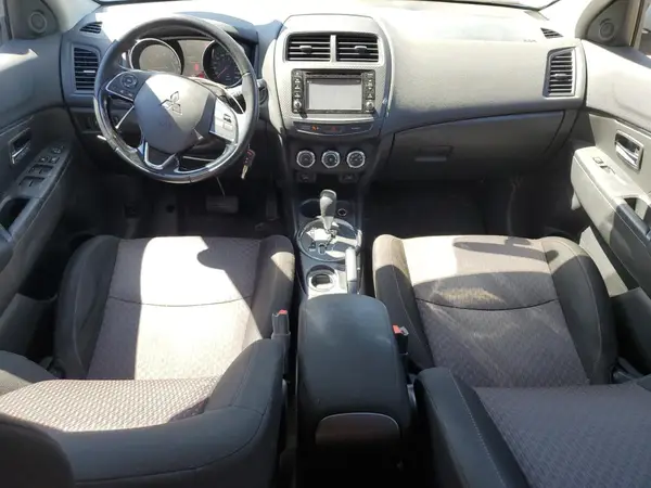 JA4AH3AU8HZ603313 2017 MITSUBISHI OUTLANDER - Image 8