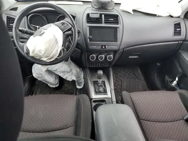 JA4AJ3AU0KU603895 2019 MITSUBISHI OUTLANDER - Image 8