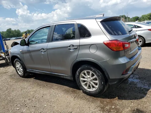 JA4AJ3AU1JU600387 2018 MITSUBISHI OUTLANDER - Image 2