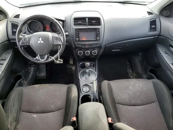 JA4AJ3AU2HZ610651 2017 MITSUBISHI OUTLANDER - Image 8