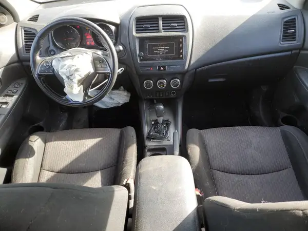 JA4AJ3AU2JU600429 2018 MITSUBISHI OUTLANDER - Image 8