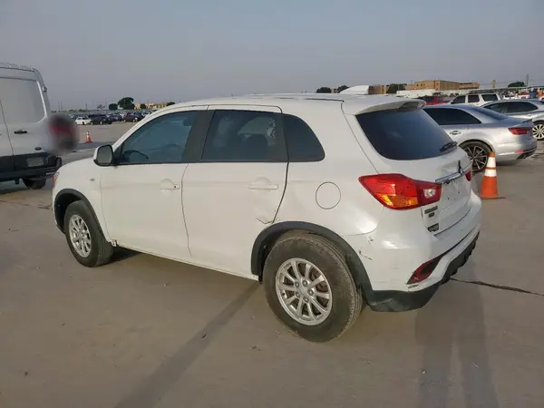 JA4AJ3AU3JZ602113 2018 MITSUBISHI OUTLANDER - Image 2