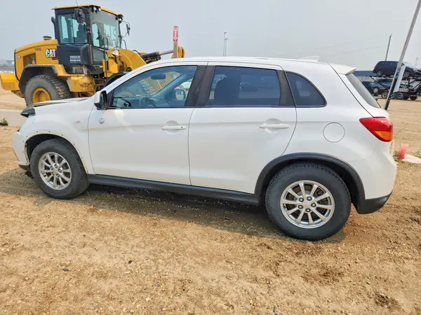 JA4AJ3AU6HZ610572 2017 MITSUBISHI OUTLANDER - Image 2