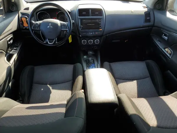 JA4AJ3AU8JU602623 2018 MITSUBISHI OUTLANDER - Image 8