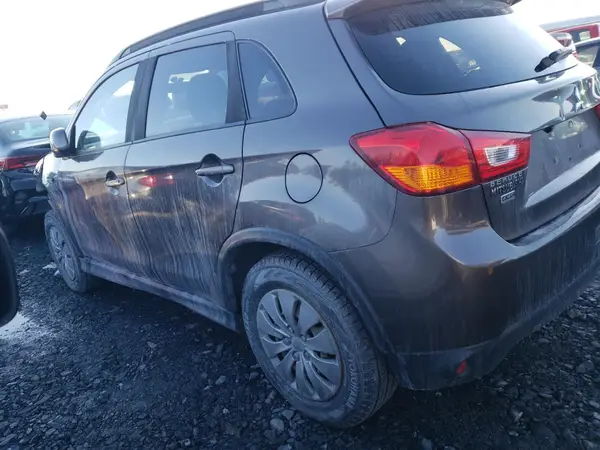 JA4AJ4AW4GZ612911 2016 MITSUBISHI OUTLANDER - Image 2