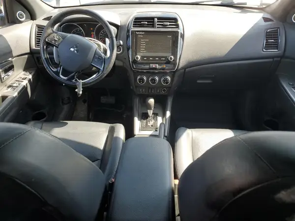 JA4AJVAW9PU605567 2023 MITSUBISHI OUTLANDER - Image 8
