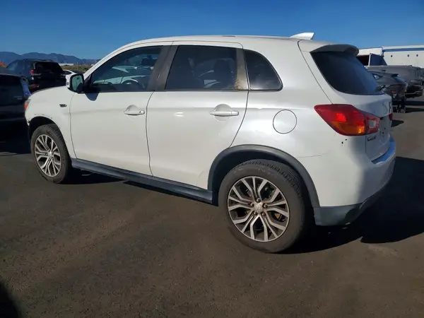 JA4AP3AU0HZ002755 2017 MITSUBISHI OUTLANDER - Image 2