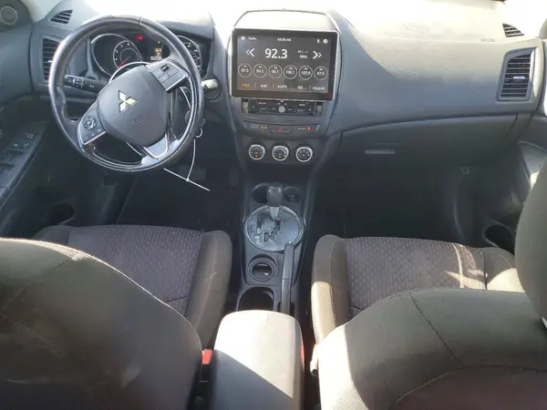 JA4AP3AU0HZ002755 2017 MITSUBISHI OUTLANDER - Image 8