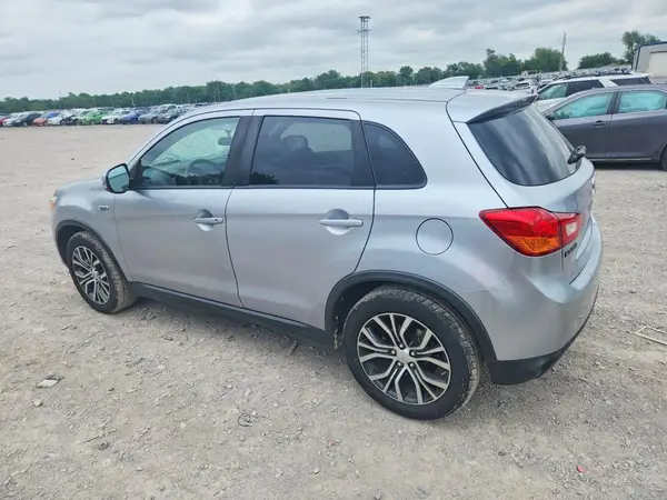 JA4AP3AU0HZ003758 2017 MITSUBISHI OUTLANDER - Image 2