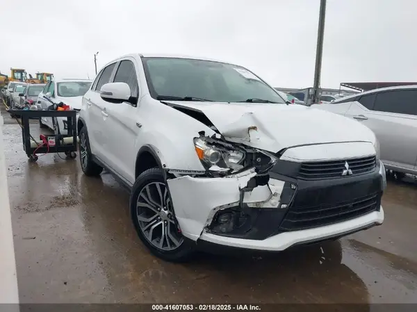 JA4AP3AU0HZ008569 2017 MITSUBISHI OUTLANDER - Image 1