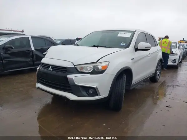 JA4AP3AU0HZ008569 2017 MITSUBISHI OUTLANDER - Image 2