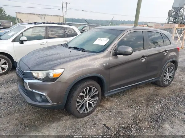 JA4AP3AU0HZ010628 2017 MITSUBISHI OUTLANDER - Image 2