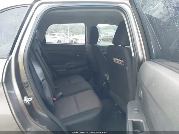 JA4AP3AU0HZ010628 2017 MITSUBISHI OUTLANDER - Image 8