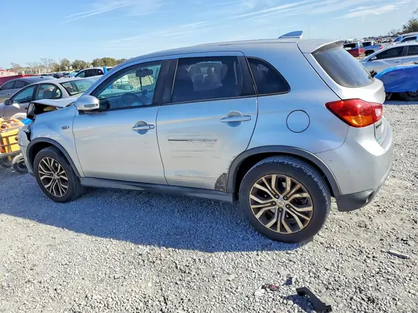 JA4AP3AU0HZ010810 2017 MITSUBISHI OUTLANDER - Image 2
