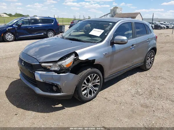 JA4AP3AU0HZ014582 2017 MITSUBISHI OUTLANDER - Image 2