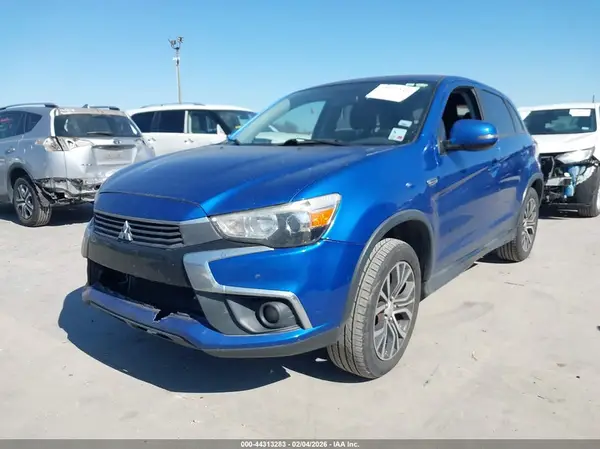 JA4AP3AU0HZ031365 2017 MITSUBISHI OUTLANDER - Image 2