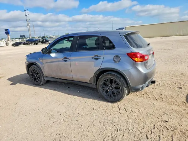 JA4AP3AU0HZ033665 2017 MITSUBISHI OUTLANDER - Image 2
