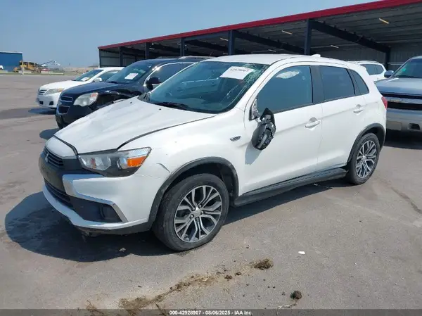 JA4AP3AU0HZ047887 2017 MITSUBISHI OUTLANDER - Image 2