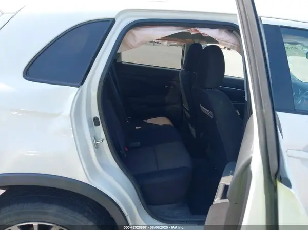 JA4AP3AU0HZ047887 2017 MITSUBISHI OUTLANDER - Image 8