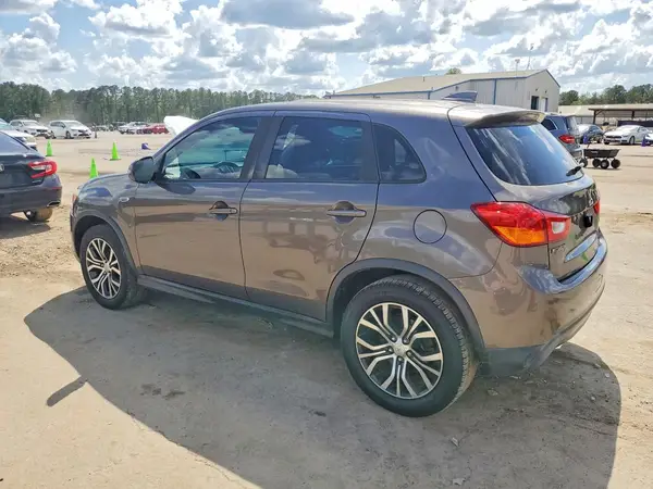 JA4AP3AU0HZ065483 2017 MITSUBISHI OUTLANDER - Image 2