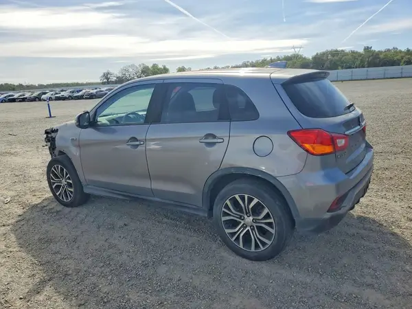 JA4AP3AU0JU002287 2018 MITSUBISHI OUTLANDER - Image 2