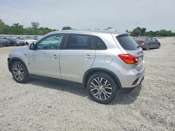 JA4AP3AU0JU002919 2018 MITSUBISHI OUTLANDER - Image 2