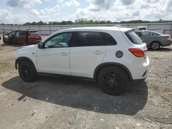 JA4AP3AU0JU003732 2018 MITSUBISHI OUTLANDER - Image 2