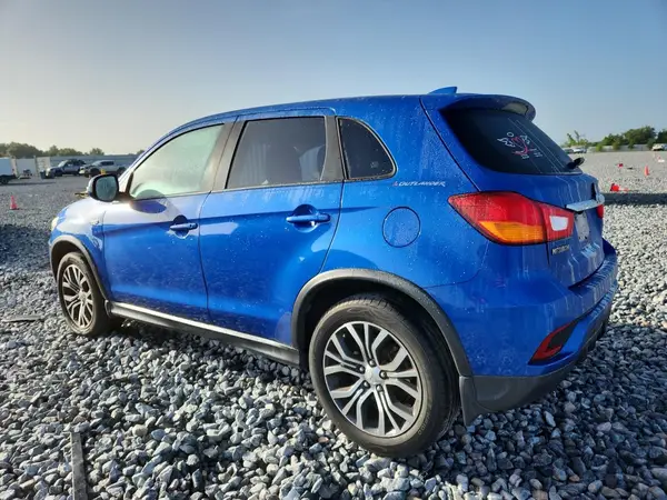 JA4AP3AU0JU004637 2018 MITSUBISHI OUTLANDER - Image 2