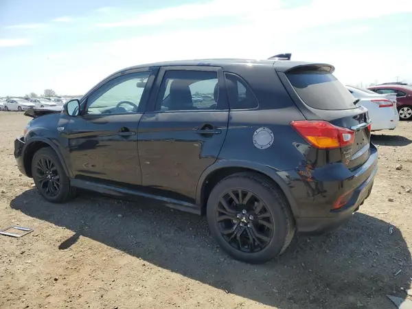 JA4AP3AU0JU009093 2018 MITSUBISHI OUTLANDER - Image 2