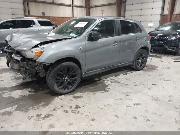 JA4AP3AU0JU011460 2018 MITSUBISHI OUTLANDER - Image 2