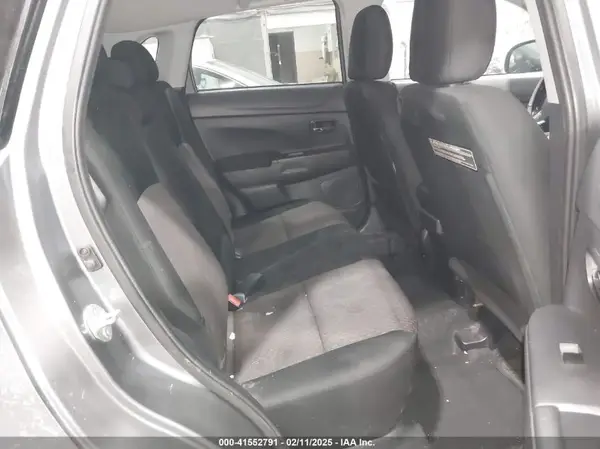 JA4AP3AU0JU011460 2018 MITSUBISHI OUTLANDER - Image 8