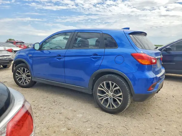 JA4AP3AU0JU016948 2018 MITSUBISHI OUTLANDER - Image 2