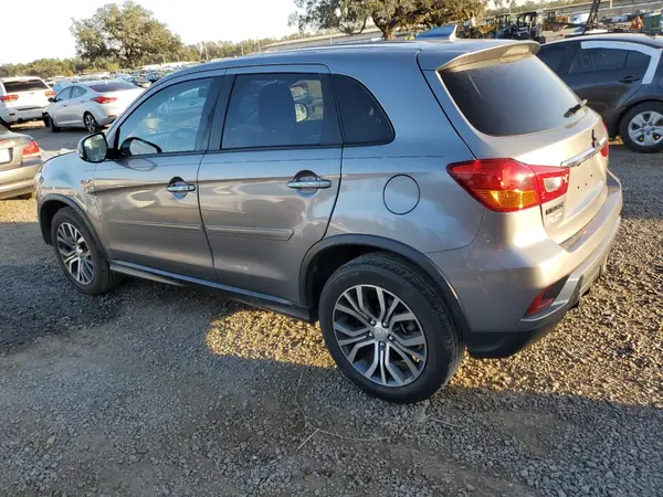 JA4AP3AU0JU019655 2018 MITSUBISHI OUTLANDER - Image 2