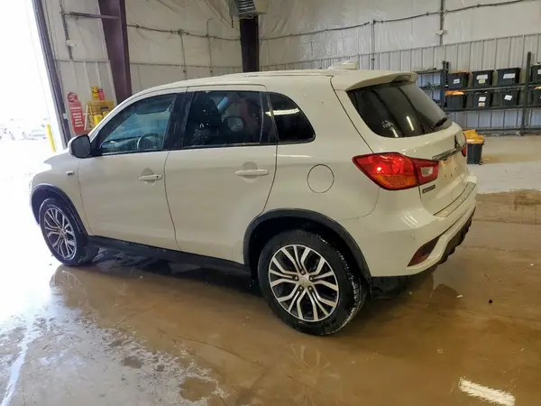JA4AP3AU0JU019980 2018 MITSUBISHI OUTLANDER - Image 2
