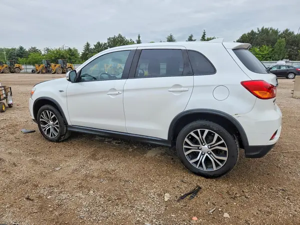 JA4AP3AU0JU022734 2018 MITSUBISHI OUTLANDER - Image 2
