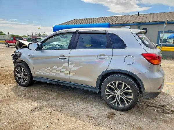 JA4AP3AU0JU022944 2018 MITSUBISHI OUTLANDER - Image 2